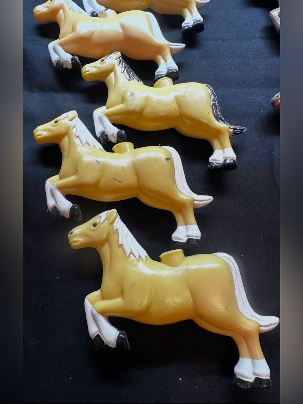21 Assorted Horses-Yellow, Brown, White/Black Set- String of light horses - Picture 2 of 4